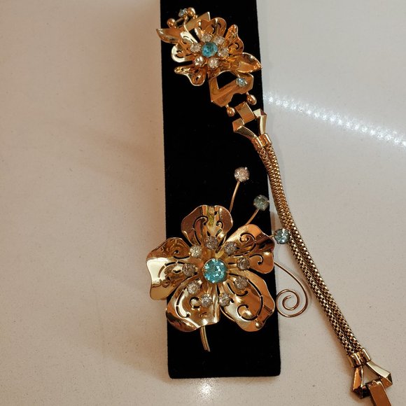 CORO Jewelry - TRUE VINTAGE CORO SET BRACELET AND PIN